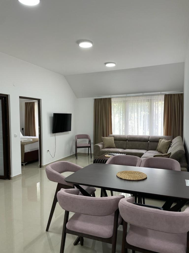 Morpheus Apartmani Sremska Mitrovica Exteriör bild